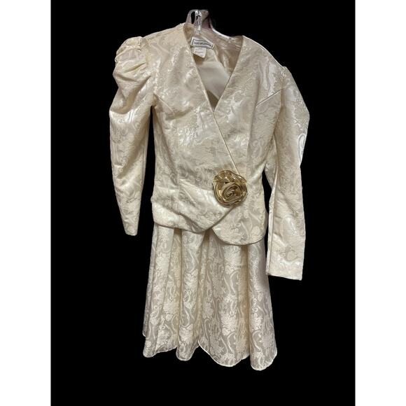1980’s Scott McClintock 2pc Ivory Short Skirt Suit SZ 4 w/gold Flower Bow EUC - Picture 1 of 10